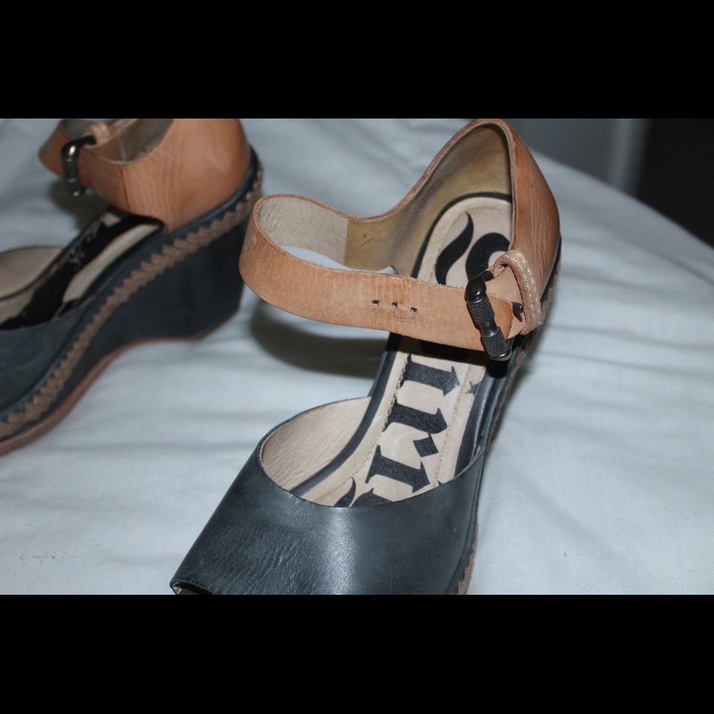 LUCCHESE SPIRIT LEATHER WEDGES